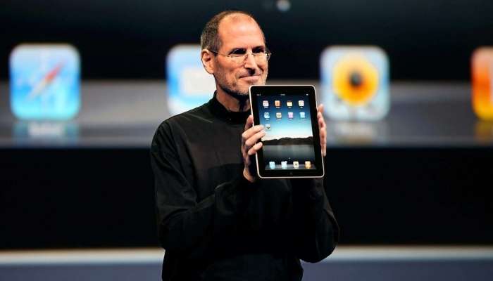 Steve Jobs presenta per la prima volta l'iPad